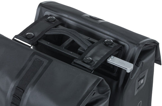 Basil fietstas dubbel Urban dry black MIK 50L