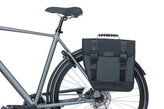 Basil fietstas enkel Tour Waterproof zwart Links 1